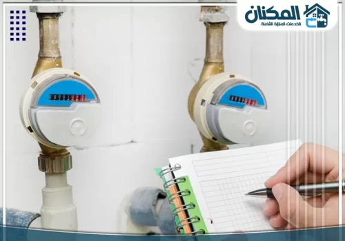فحص تسرب المياه بجدة 0569274510 عدادان ميكانيكيان قديمان ومتهالكان، يبرزان ضرورة فحص عدادات المياه واستبدالها بانتظام.