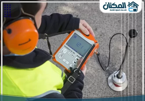 خدمات كشف التسربات بخميس مشيط 0569274510 المكنان استخدام معدات احترافية لـ فحص تسربات المياه تحت الأرض لضمان كشف دقيق للأعطال.