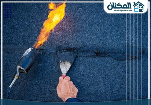 عزل أسطح المباني في خميس مشيط 0569274510 شركة المكنان لصق وتثبيت فواصل عزل أسطح المباني باستخدام الشعلة الحرارية والمجرفة لضمان عدم تسرب المياه.