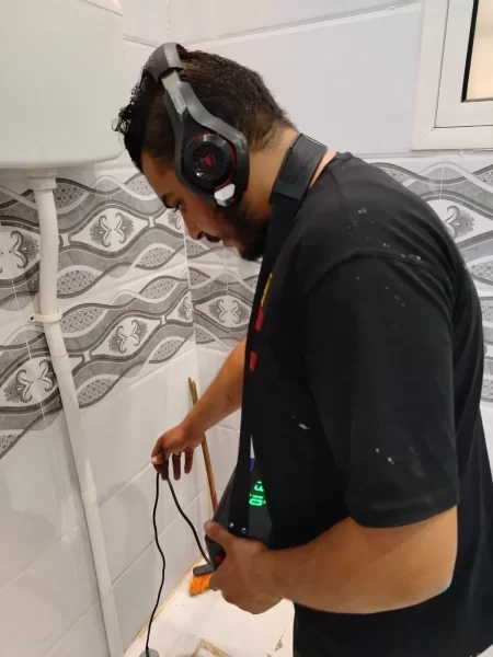 فحص تسربات المياه بالطائف